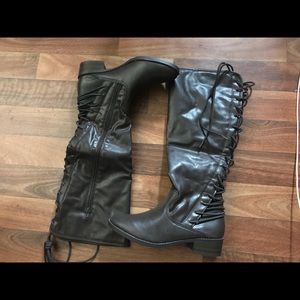 A nice brown boots for nice Lady 😉